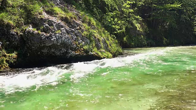 4k:有饮用水的山河视频素材