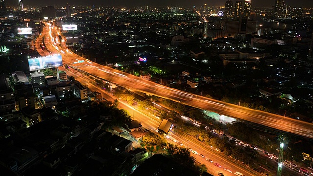 夜间多车道高速公路视频素材