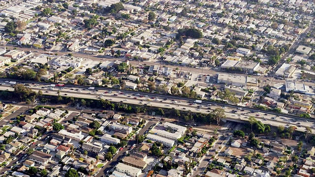 I10高速公路鸟瞰图，摄像机向东移动，RED R3D 4K, 4K, 4KMSTR视频下载