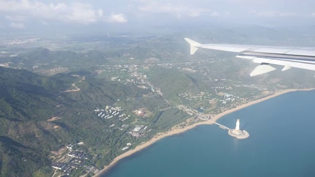 快速运动:飞机飞过海洋和岛屿视频素材