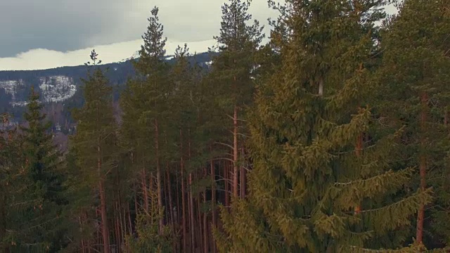 空中美丽的山景视频下载