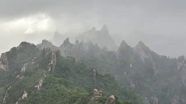 雪山和云海视频素材