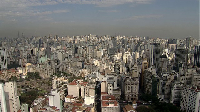 鸟瞰图SÃ£o Paulo - Skyline -横向运动视频素材