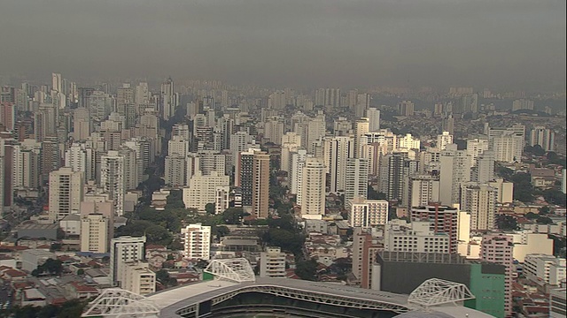 鸟瞰图SÃ£o Paulo - Skyline -横向运动视频素材