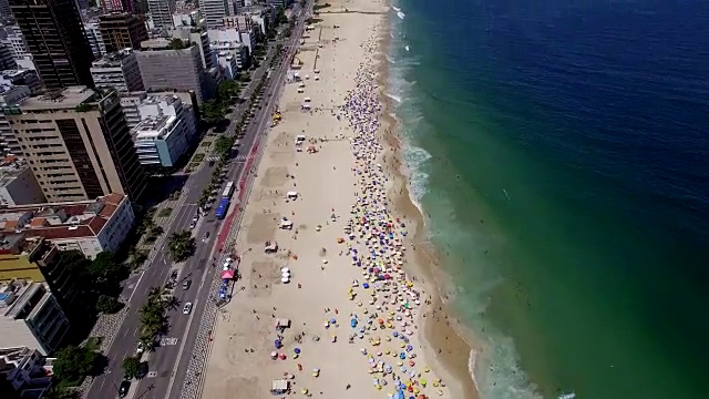 里约热内卢里约热内卢Leblon海滩的空中景色视频素材