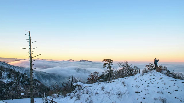 雪山和云海视频素材