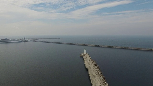 济州岛海上灯塔鸟瞰图视频素材