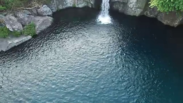 Netgiliso是济州岛自然形成的泉水视频素材