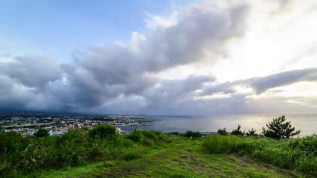 游客在济州岛海岸视频素材