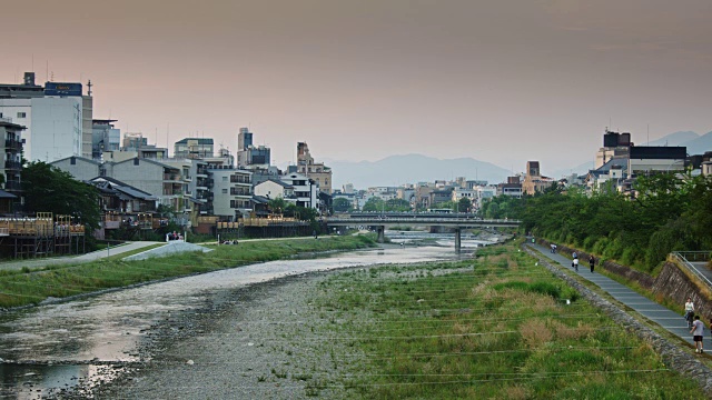 京都的河岸小径视频素材