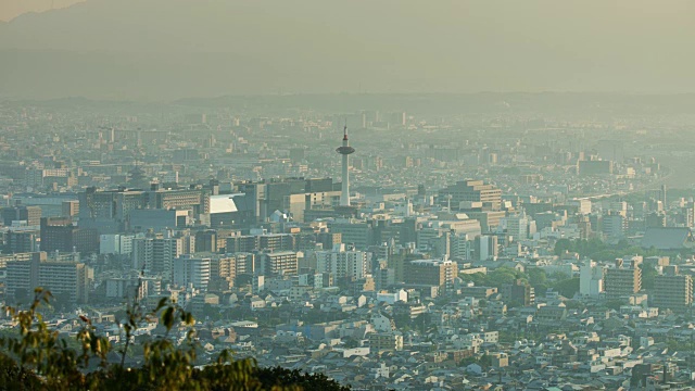 山顶上的京都市景视频素材