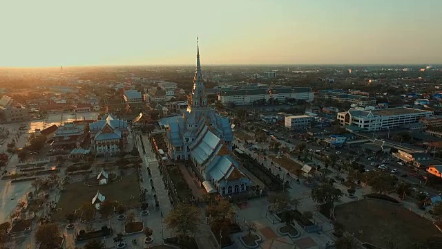 航拍地标鸟瞰WAT SOTHORN寺庙视频素材