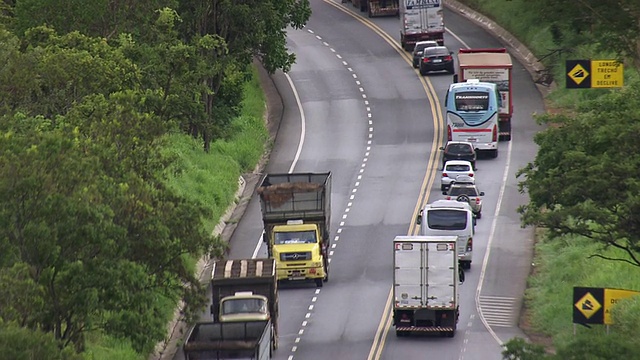 巴西米纳斯吉拉斯州高速公路交通鸟瞰图视频素材