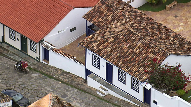 CU AERIAL ZO在屋顶上拍摄，Diamantina / Minas Gerais，巴西视频素材