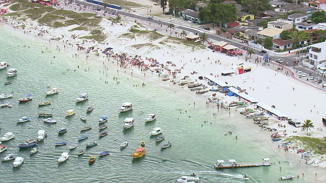 WS鸟瞰图附近的海滩/里约热内卢de Janeiro，巴西视频素材