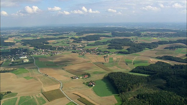 德国绿色景观-鸟瞰图-巴伐利亚，下巴伐利亚，Kreisfreie Stadt Landshut，德国视频素材