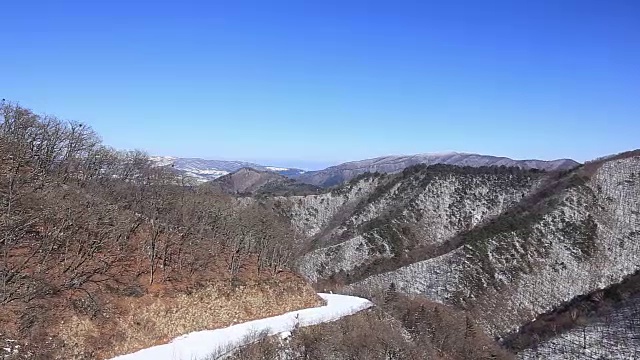 平昌八望山和滑雪场的雪景视频素材