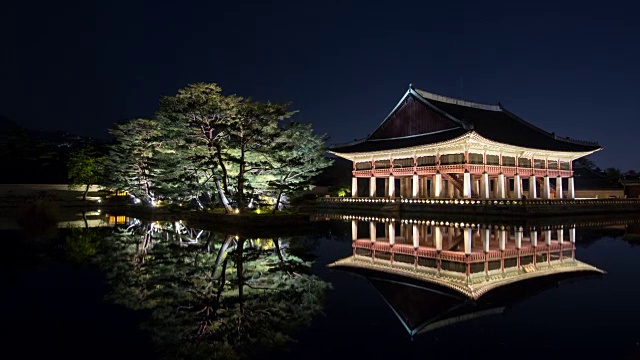 庆福冈宫庆会馆夜景及水上倒影视频素材