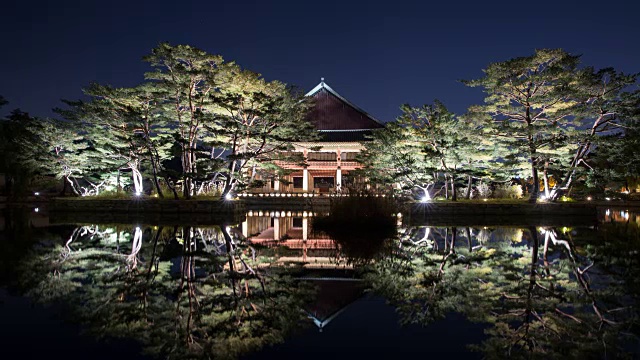 庆福冈宫庆会馆夜景及水上倒影视频素材