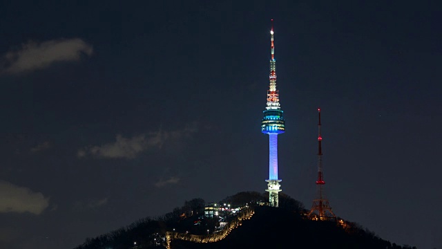 汉城塔的夜景和天空视频素材