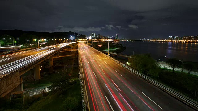 奥林匹达罗夜景(汉江八车道公路)视频素材