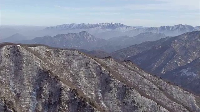 鸟瞰图白雪覆盖的索白山国家公园视频素材