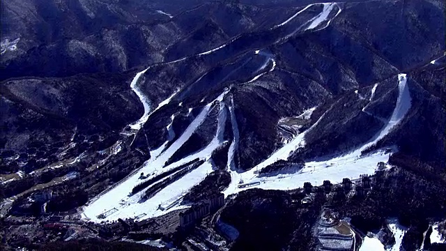 冬季滑雪场鸟瞰图视频素材