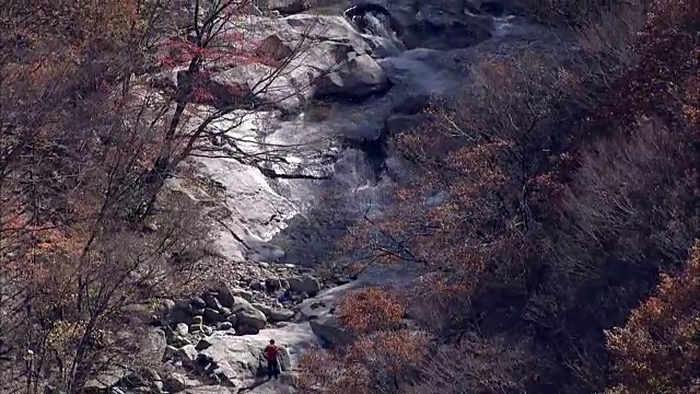 鸟瞰吉里桑国家公园的Baemsagol山谷视频素材