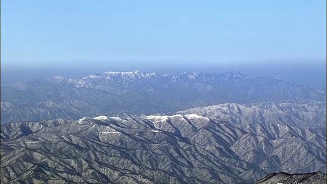 鸟瞰图白雪覆盖的金刚山视频素材