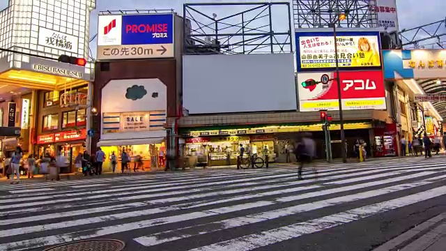 高清延时:拥挤的行人大阪大街，日本。视频素材