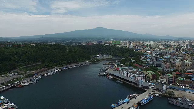 济州岛西浦港鸟瞰图视频素材