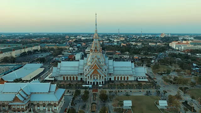 鸟瞰图wat sothorn寺庙在泰国东部的chachongsao省视频素材