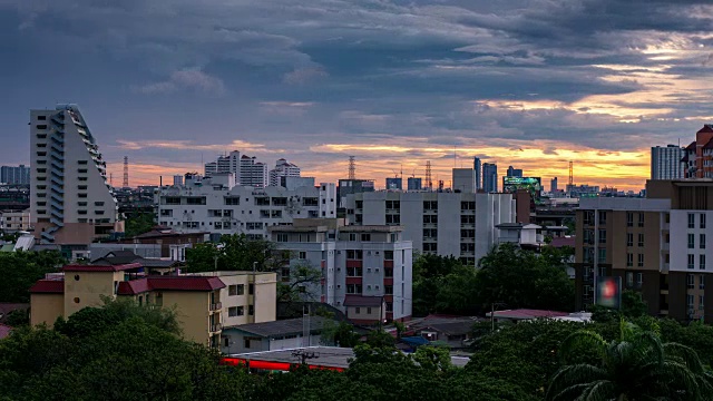 在风暴来临之前，曼谷城市的时间流逝视频素材