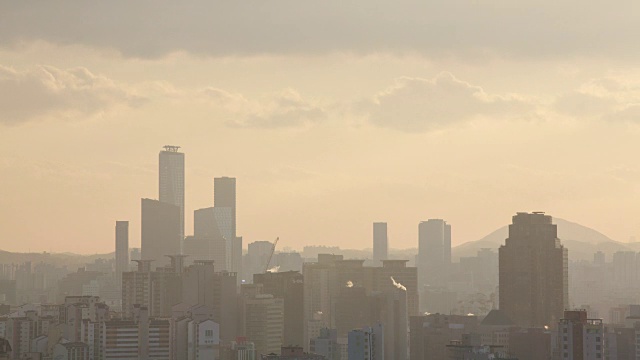 日落时分，工道洞地区摩天大楼的剪影视频素材