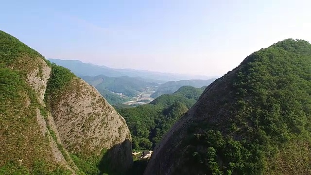 麦三山顶的峭壁景观视频素材