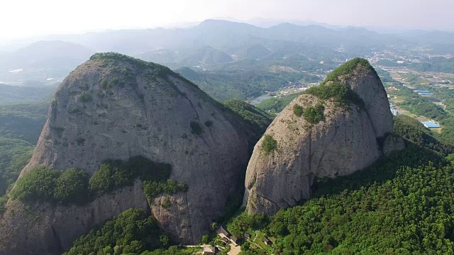 麦三山顶的峭壁景观视频素材