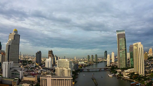 曼谷夜幕降临，时间流逝。视频素材