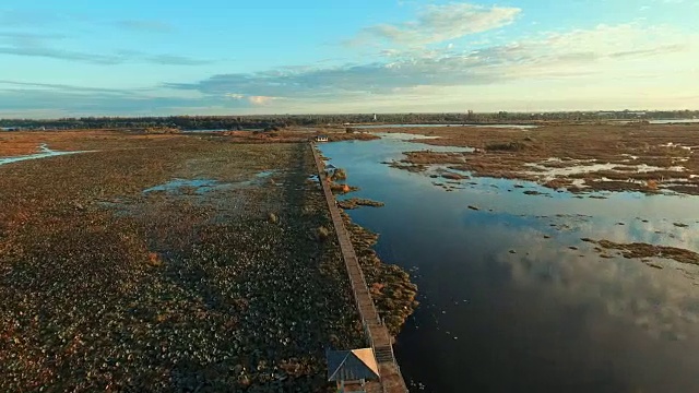 美丽的湖泊鸟瞰图视频素材