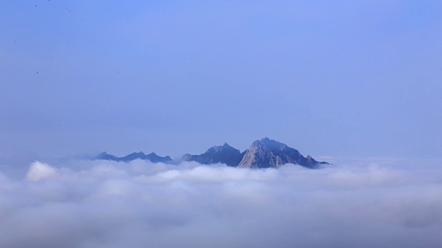 东峰山云海的布干山景观视频素材