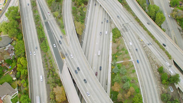 空中车辆在高架道路上行驶视频素材