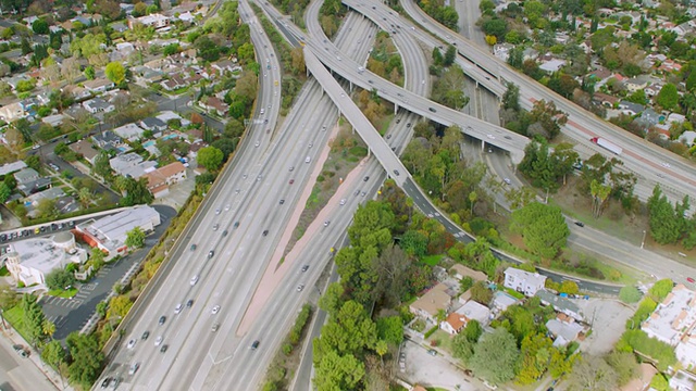 MS鸟瞰图高架道路与交通视频素材