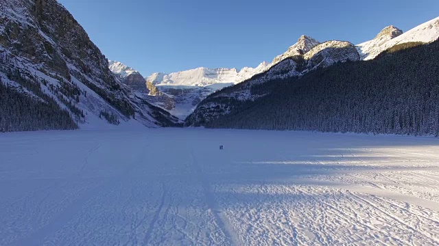 班夫国家公园路易斯湖的雪景视频素材