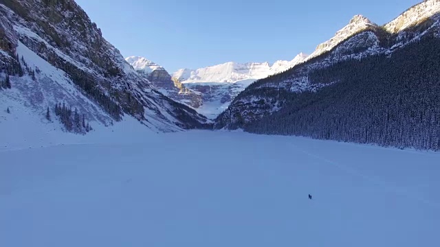 班夫国家公园路易斯湖的雪景视频素材