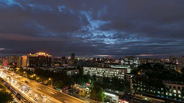 时光流逝——北京夜晚的戏剧性天空(WS HA)视频素材