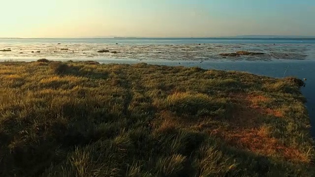 美丽的湖泊鸟瞰图视频素材