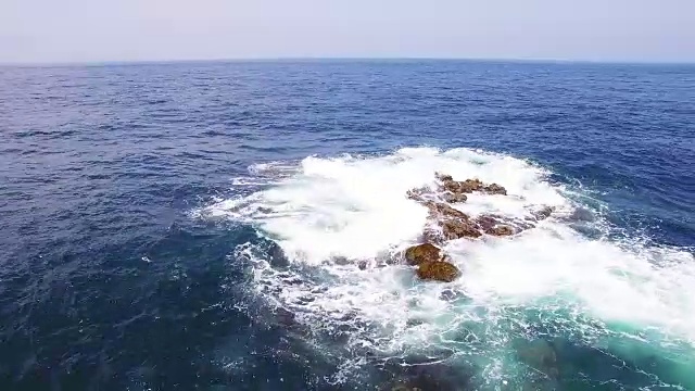 马拉多岛的柱状接头海景视频素材