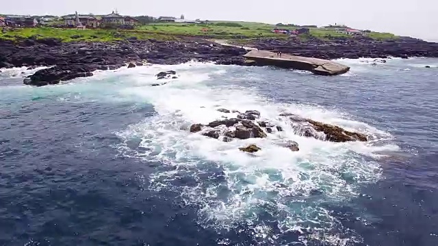 马拉多岛的柱状接头海景视频素材