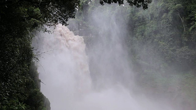 泰国Khao Yai国家公园的那洛克瀑布视频素材