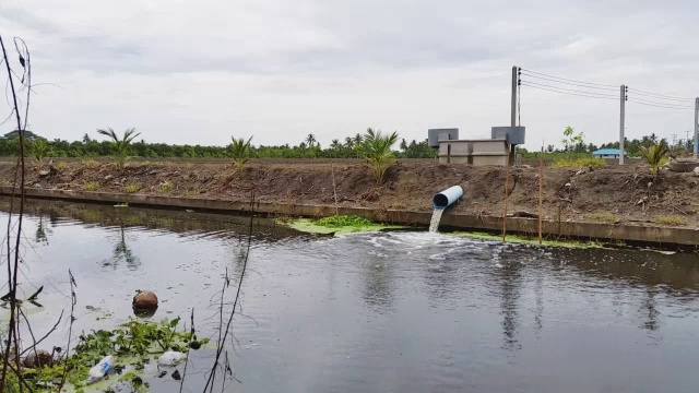 HD:排空废物转储。视频素材