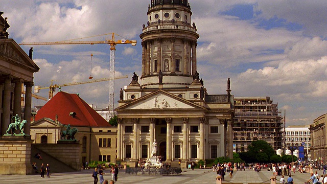 柏林宪兵区PAN French Cathedral + Schauspiel Haus (Konzerthaus - concert hall视频素材